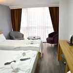 Waves Otel *