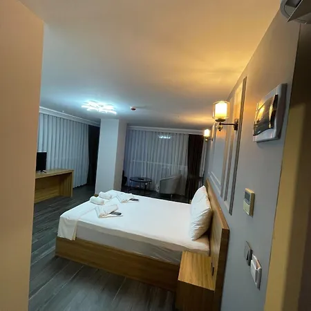 Waves Hotel *