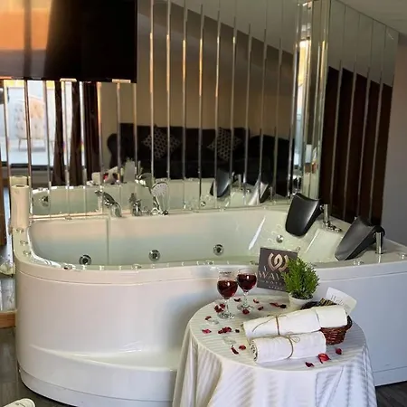 Waves Hotel *