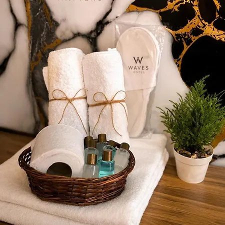Waves Hotel *