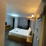 Waves Hotel *