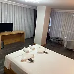 Waves Hotel *